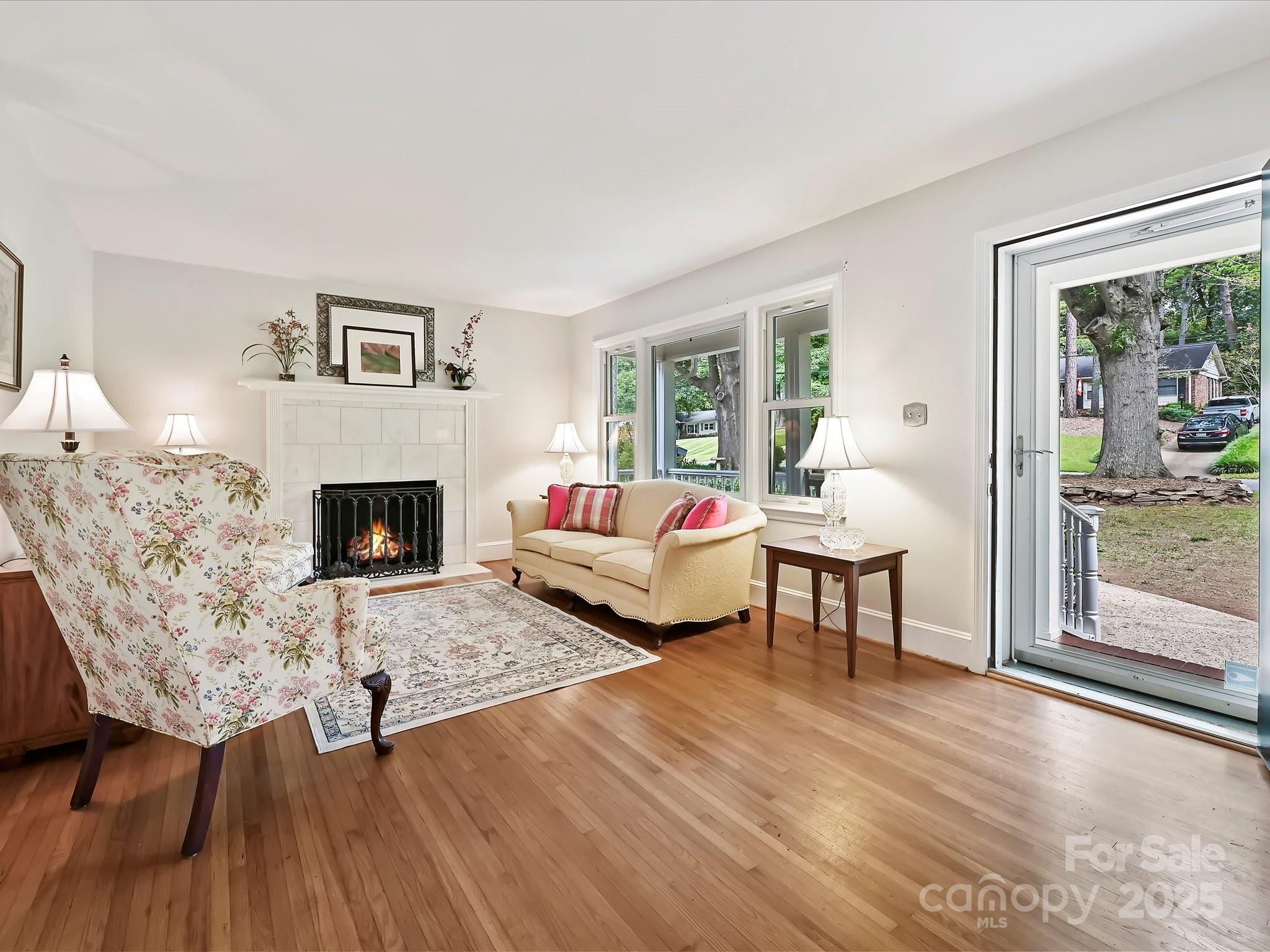 Property image 3 of 900 Camborne Place in Montclaire, Charlotte, NC 28210