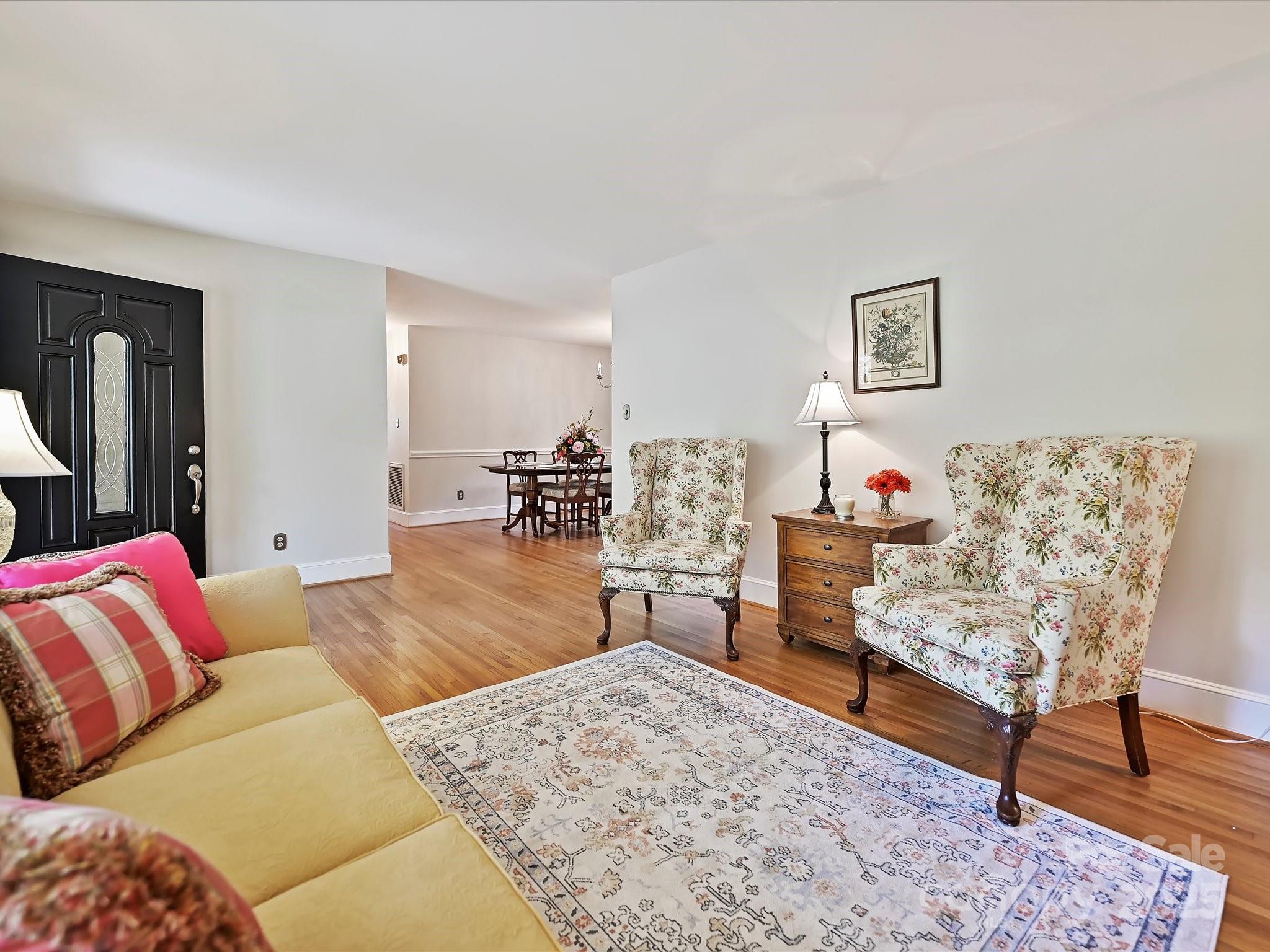 Property image 4 of 900 Camborne Place in Montclaire, Charlotte, NC 28210