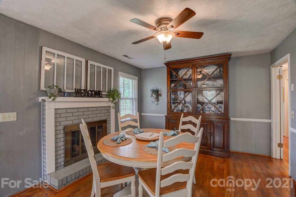 Property image 5 of 206 Kelly Lane in Heatherwood, Hendersonville, NC 28791