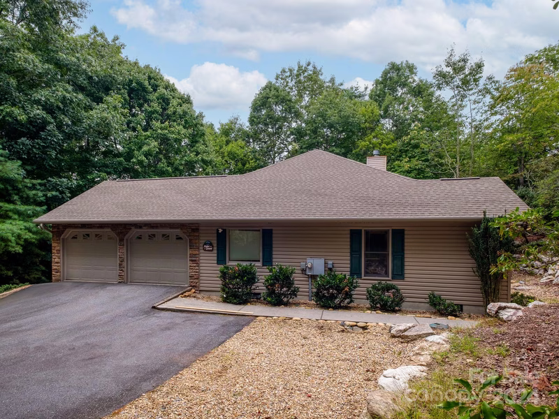 2921 Connestee Trail