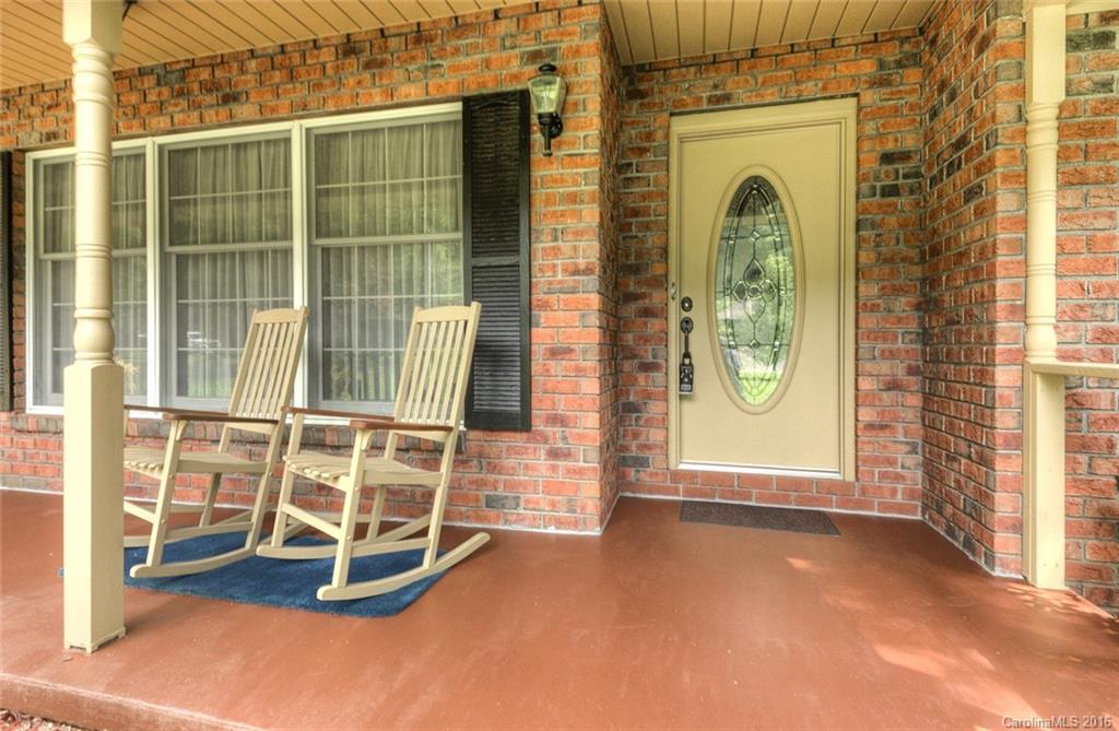 Property image 2 of 208 Deerpath Lane in Canarian Estates, Hendersonville, NC 28739