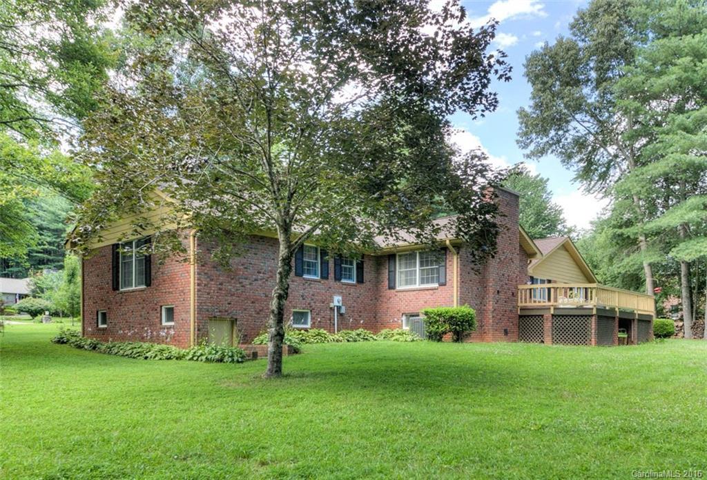 Property image 3 of 208 Deerpath Lane in Canarian Estates, Hendersonville, NC 28739