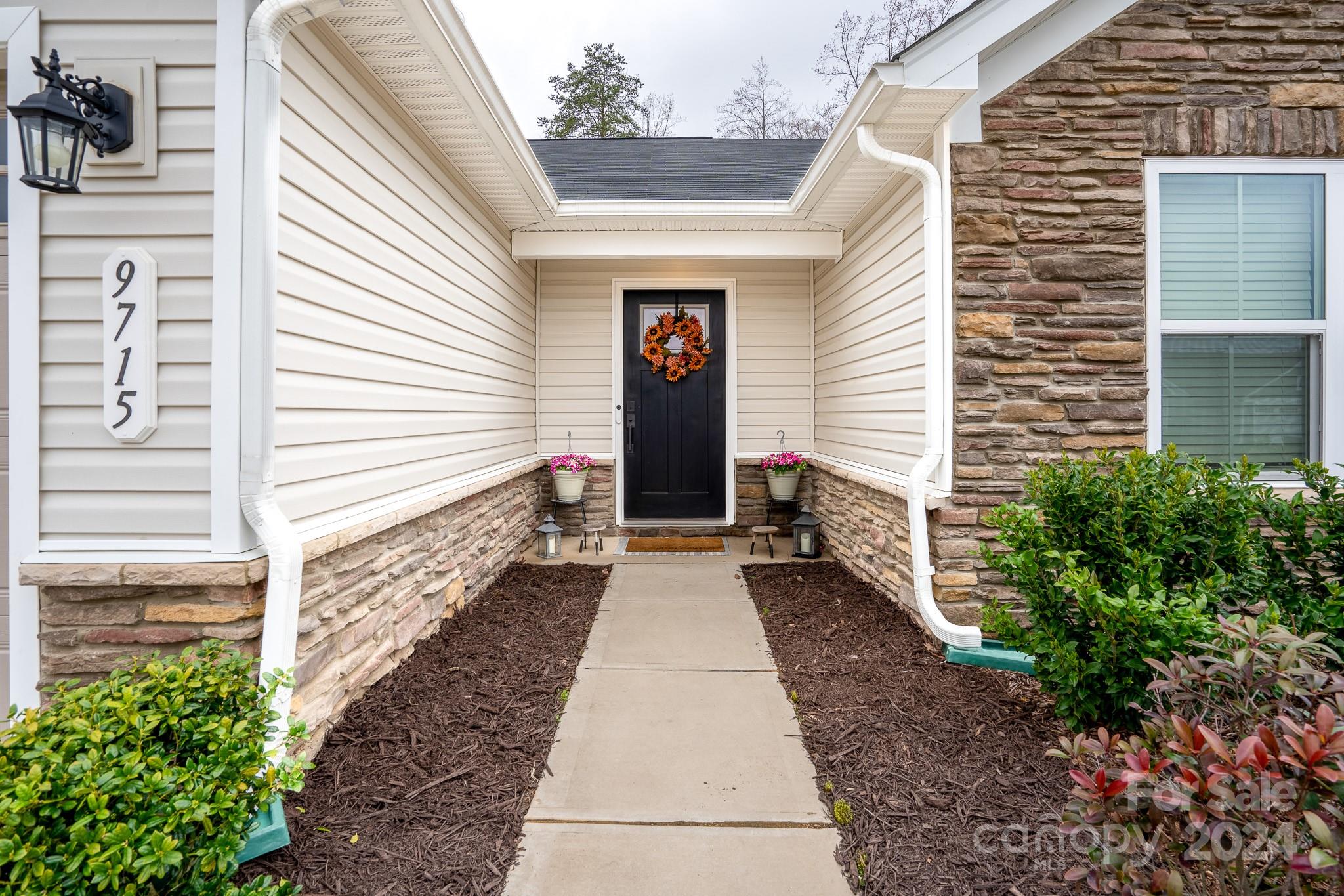 Property image 3 of 9715 Wardley Drive in Woodgrove, Charlotte, NC 28215