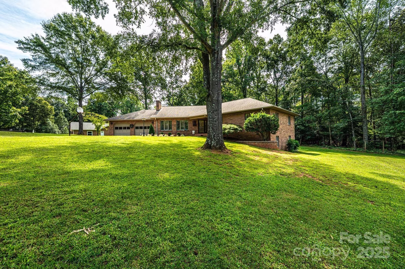 Deerfield, Hickory Community