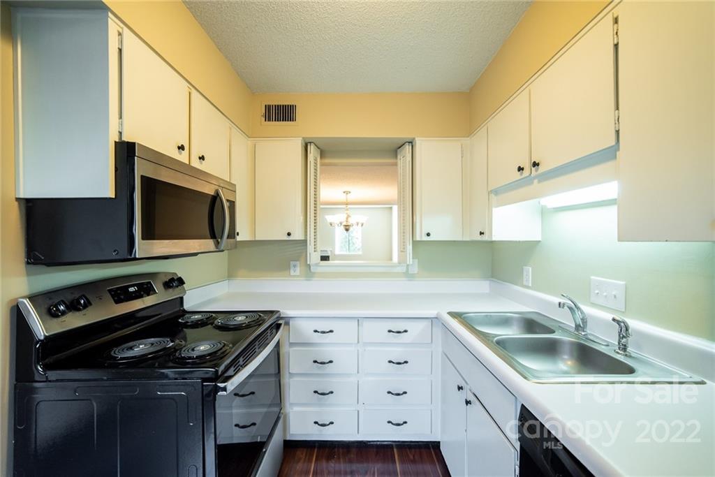 Property image 5 of 3624 Maple Glenn Lane in Sir Johns Hill, Charlotte, NC 28226