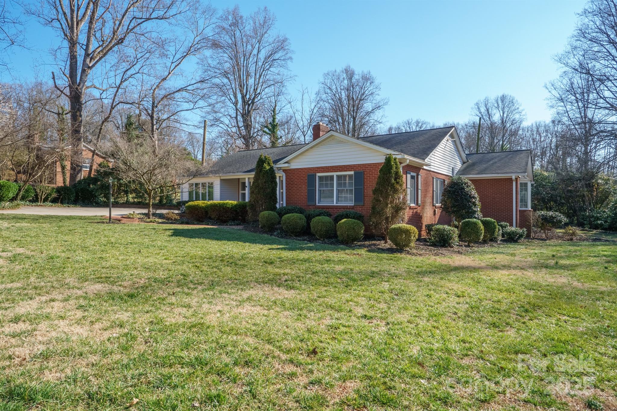 Property image 2 of 223 Oakland Circle in Dogwood Hills, Newton, NC 28658