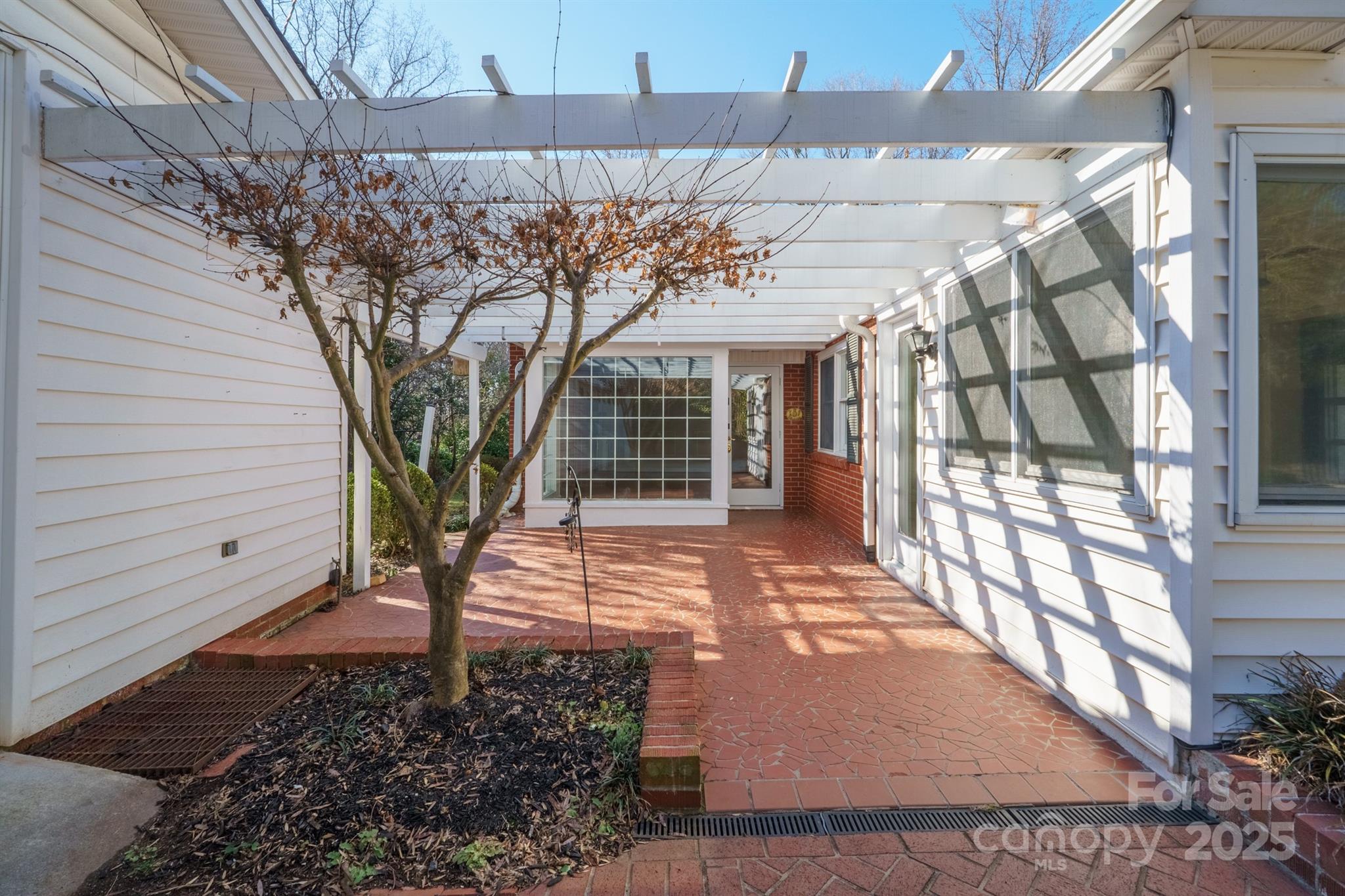 Property image 4 of 223 Oakland Circle in Dogwood Hills, Newton, NC 28658