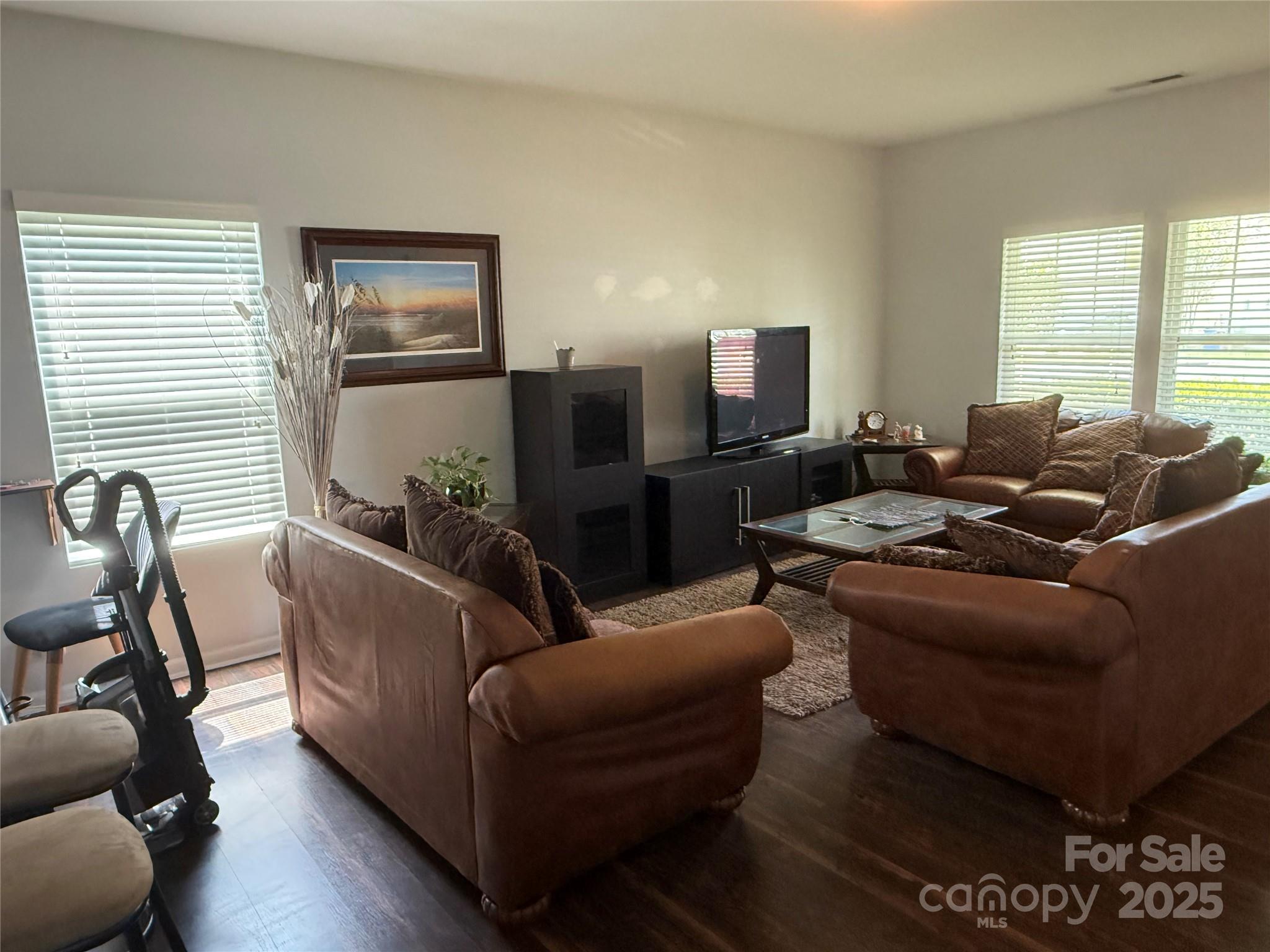 Property image 5 of 1110 Valley Street in Valleybrook, Statesville, NC 28677