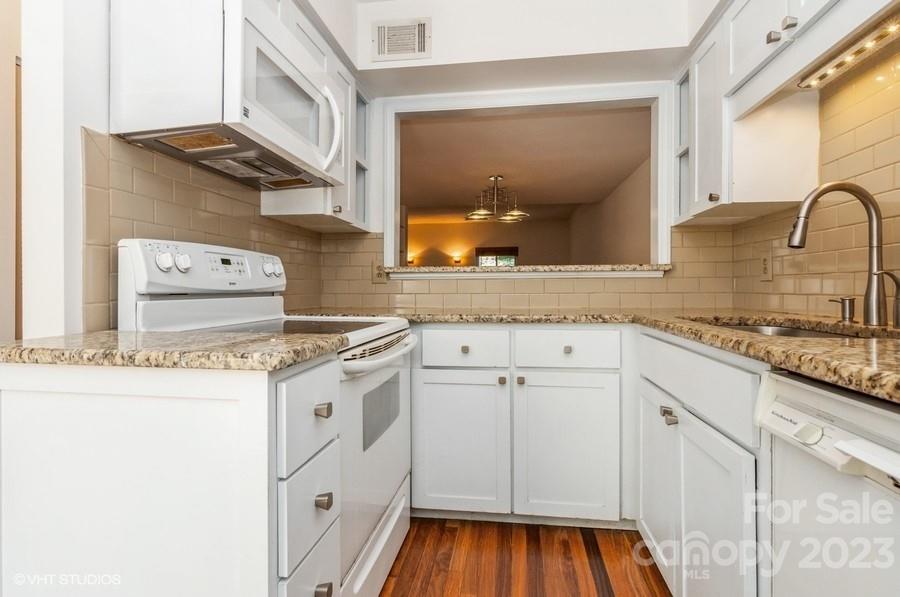 Property image 5 of 3751 Winding Creek Lane in Sir Johns Hill, Charlotte, NC 28226
