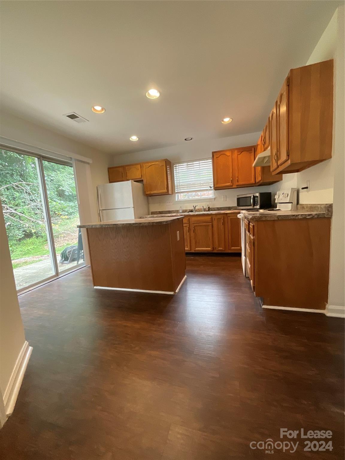 Property image 2 of 3135 Brockhampton Court in Rossmore, Charlotte, NC 28269