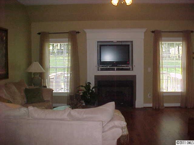 Property image 3 of 427 Tanner Commons Lane in Tanner Commons, Rock Hill, SC 29732