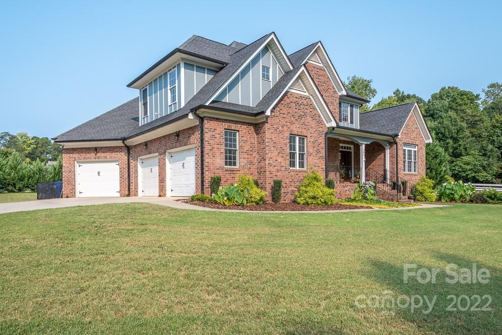 Property image 2 of 202 Woodstream Circle in Norman Woods, Mooresville, NC 28117