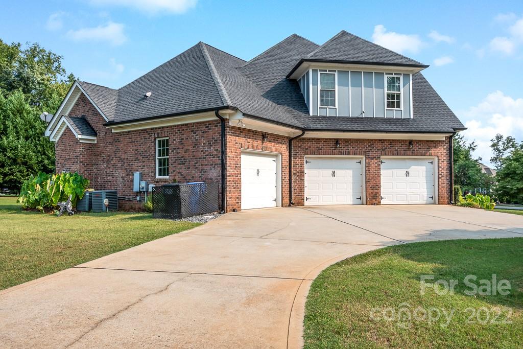 Property image 3 of 202 Woodstream Circle in Norman Woods, Mooresville, NC 28117