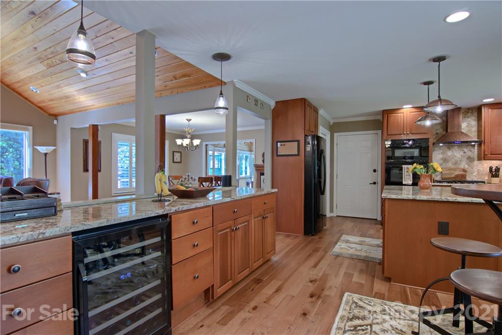 Property image 4 of 2009 Mountain Ash Circle in Sugar Hollow Farms, Hendersonville, NC 28739