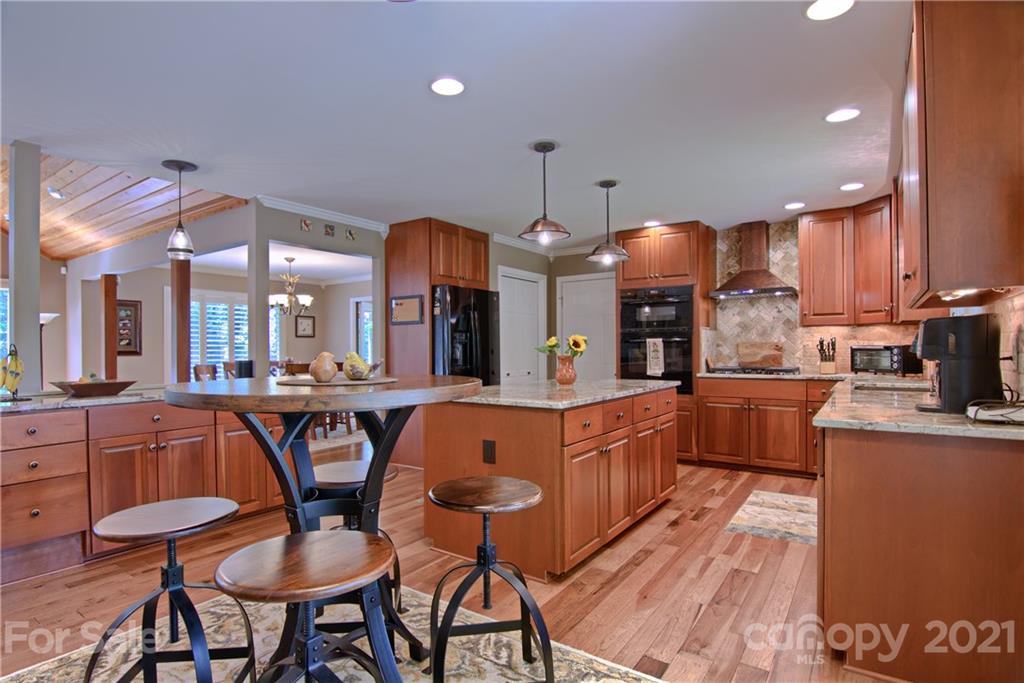 Property image 5 of 2009 Mountain Ash Circle in Sugar Hollow Farms, Hendersonville, NC 28739