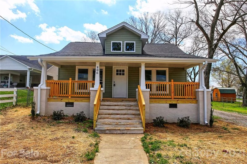 806 Main Street