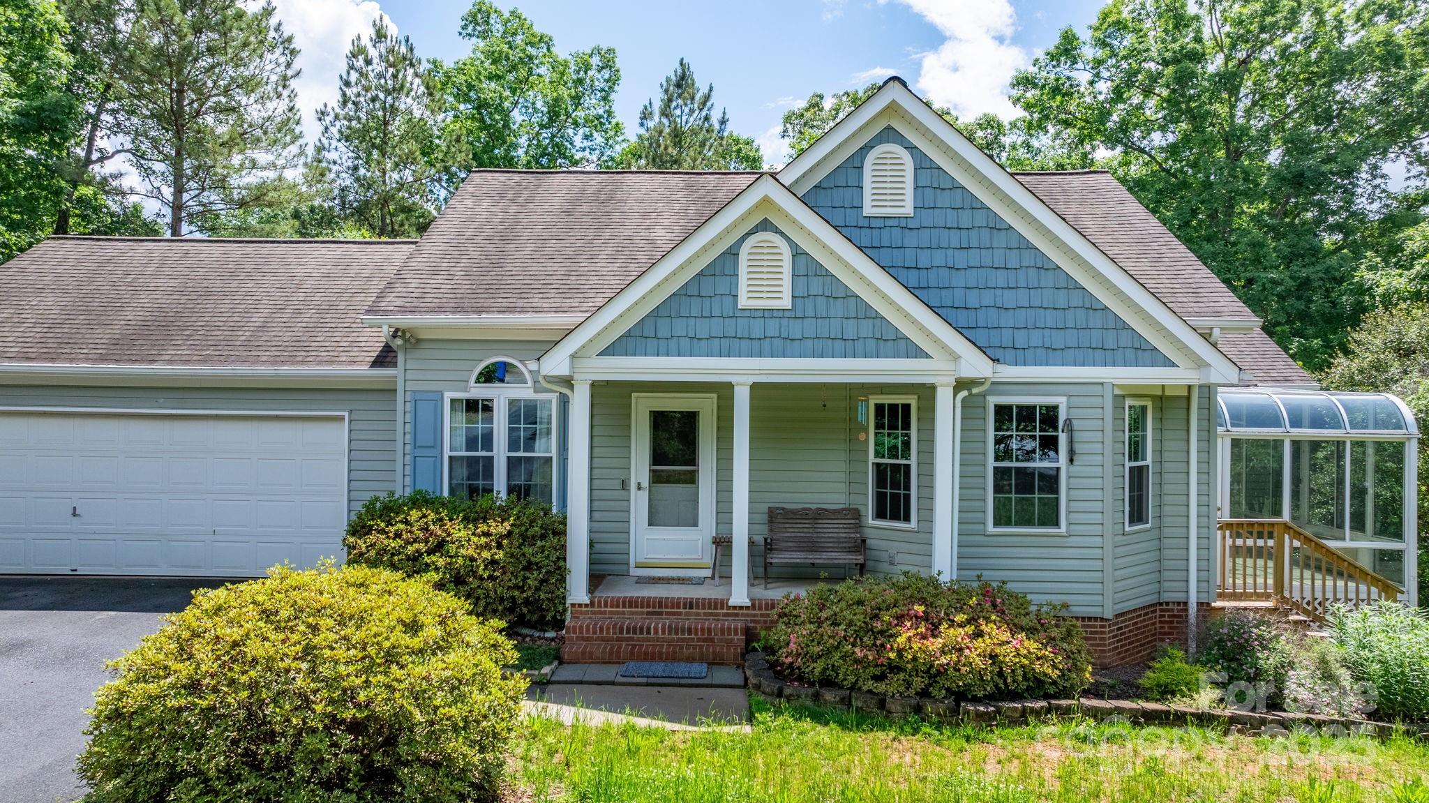 Property image 2 of 109 Gatwick Court in The Landings, Statesville, NC 28677