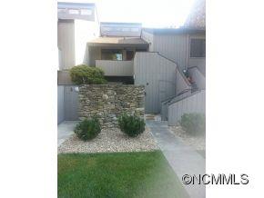 Property image 3 of 6 Lakemoor Lane in Lakemoor Village, Hendersonville, NC 28739