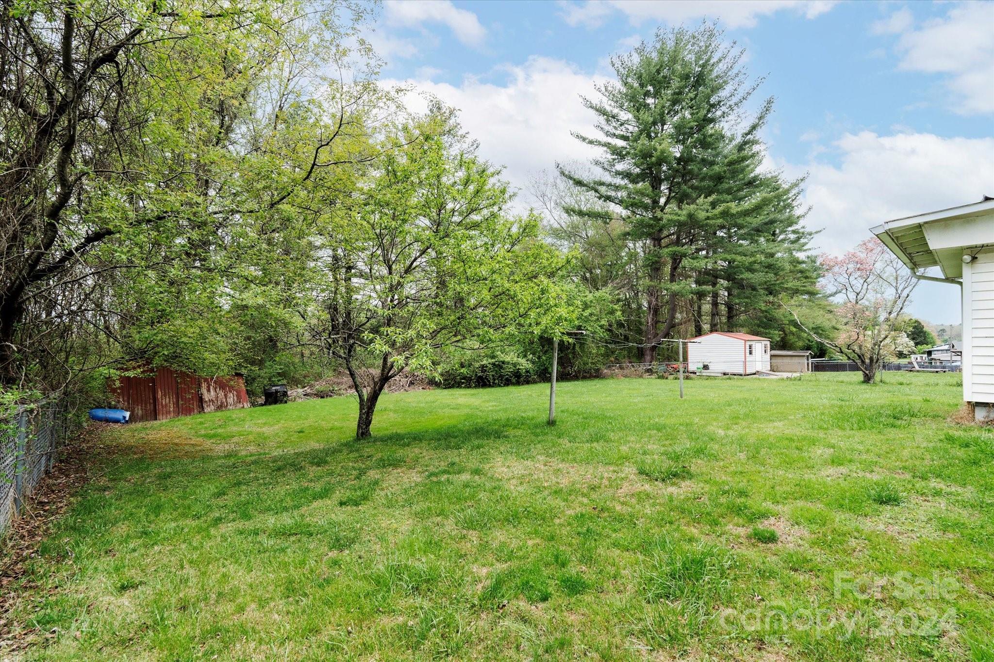 Property image 5 of 142 Willowbrook Road in Willowbrook, Hendersonville, NC 28792