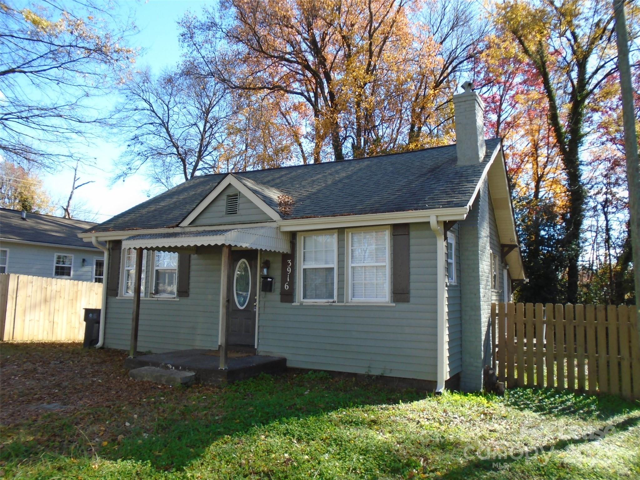 Property image 2 of 3916 Bearwood Avenue in Howie Acres, Charlotte, NC 28205