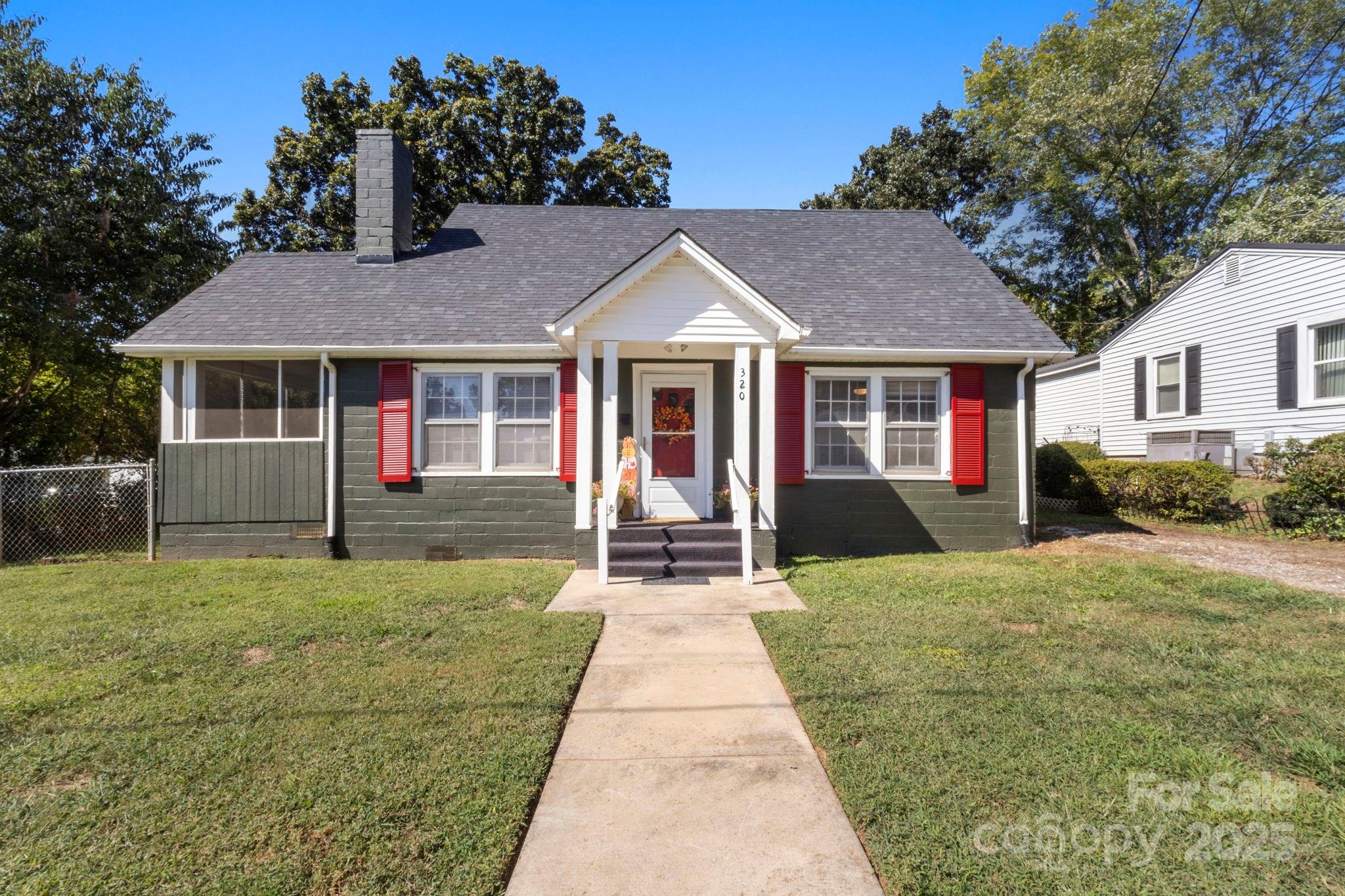 Property image 3 of 320 S Oakwood Drive in Park Place, Statesville, NC 28677