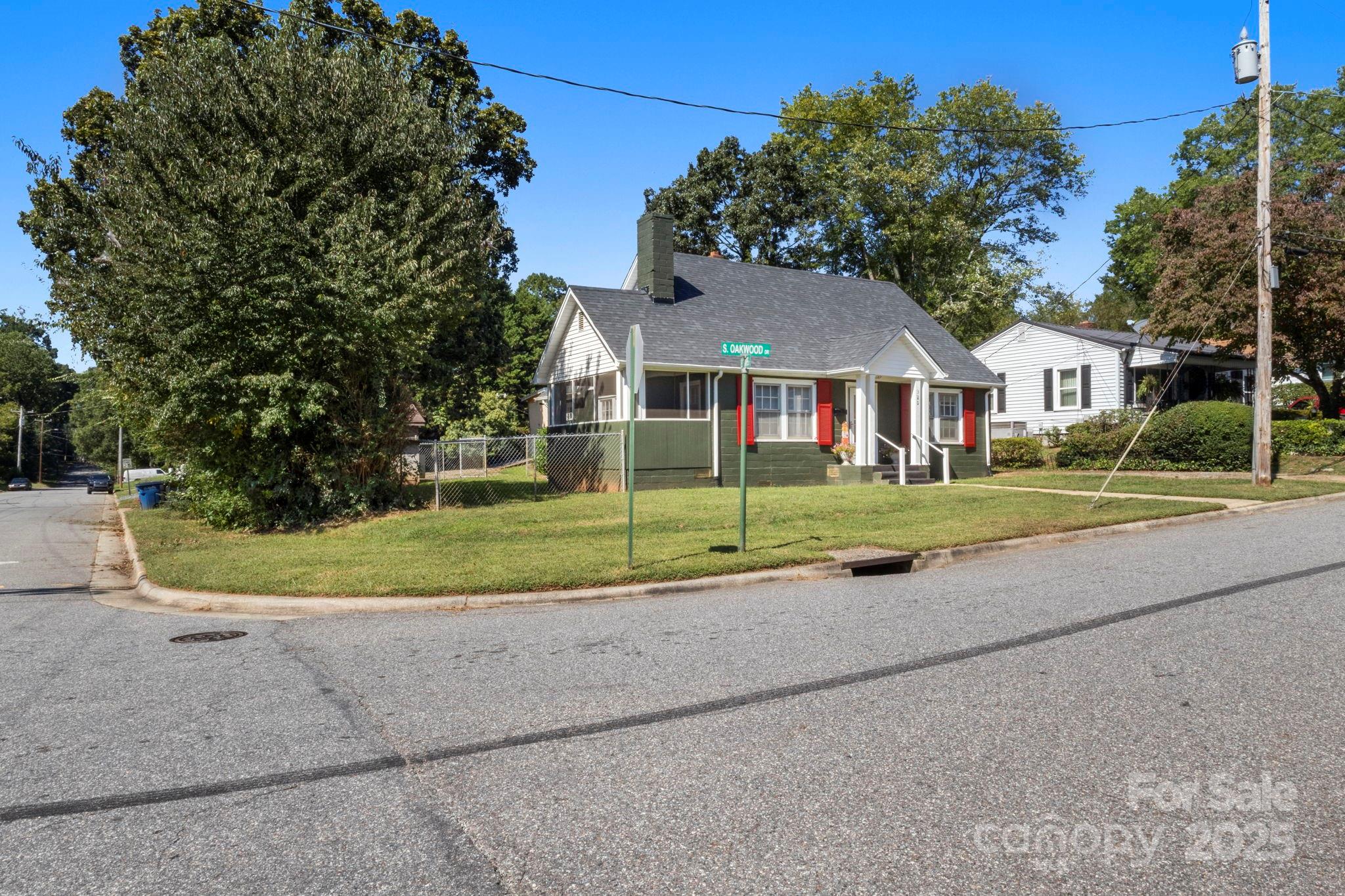 Property image 4 of 320 S Oakwood Drive in Park Place, Statesville, NC 28677