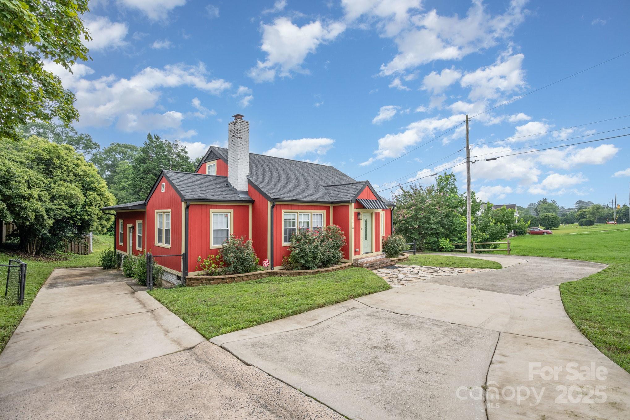 Property image 4 of 1110 S New Hope Road in Armstrong Park, Gastonia, NC 28054