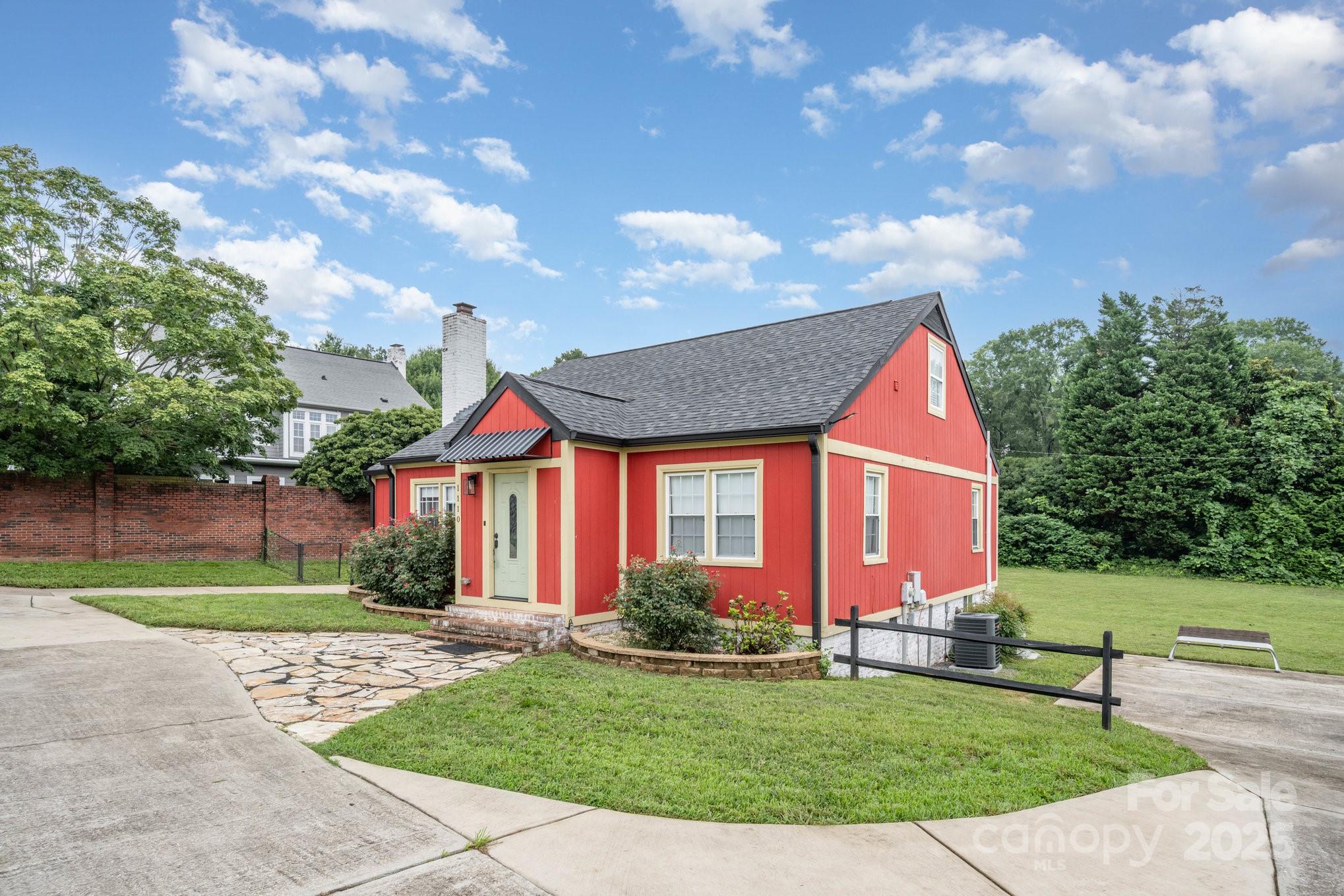 Property image 5 of 1110 S New Hope Road in Armstrong Park, Gastonia, NC 28054