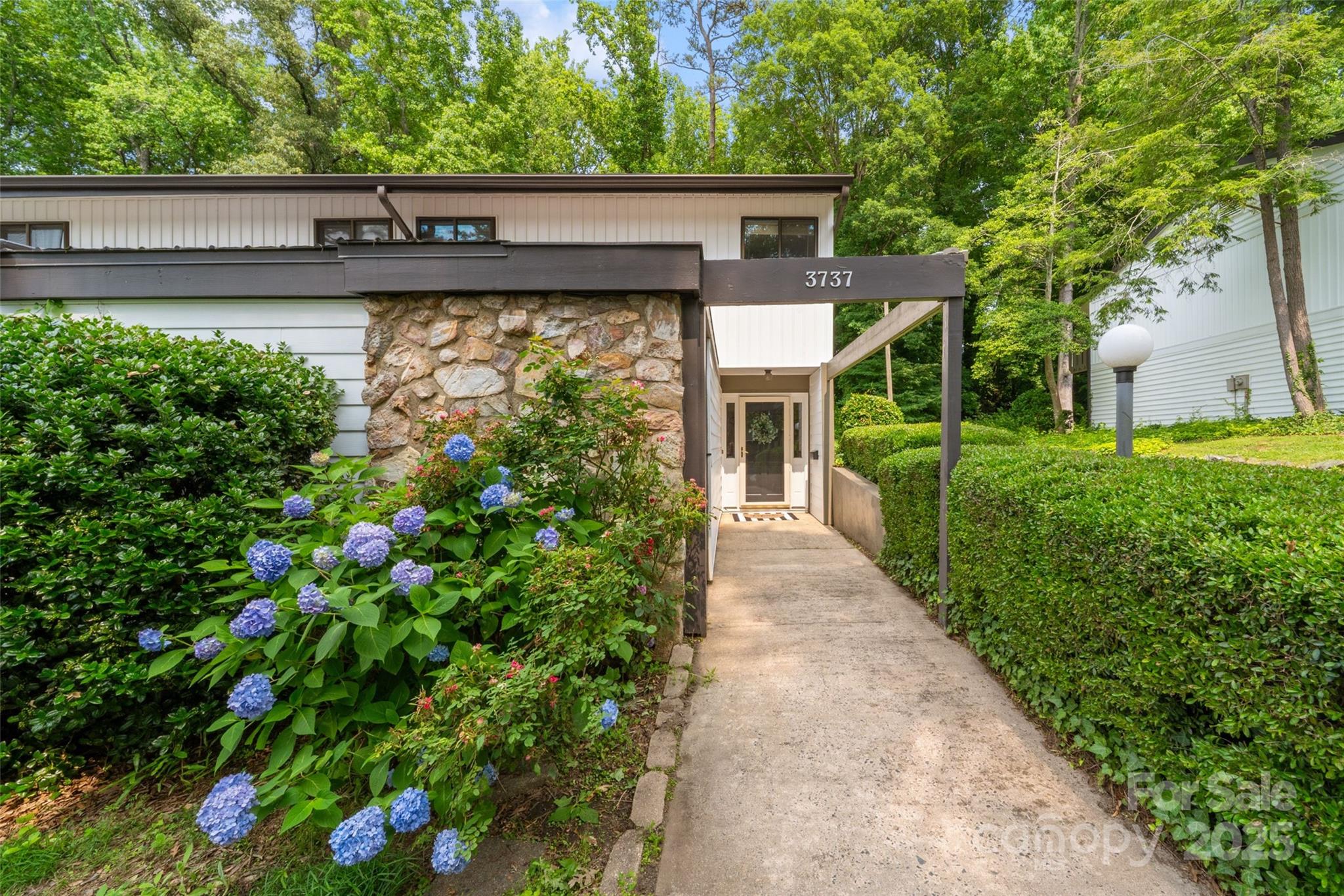 Property image 2 of 3737 Winding Creek Lane in Sir Johns Hill, Charlotte, NC 28226