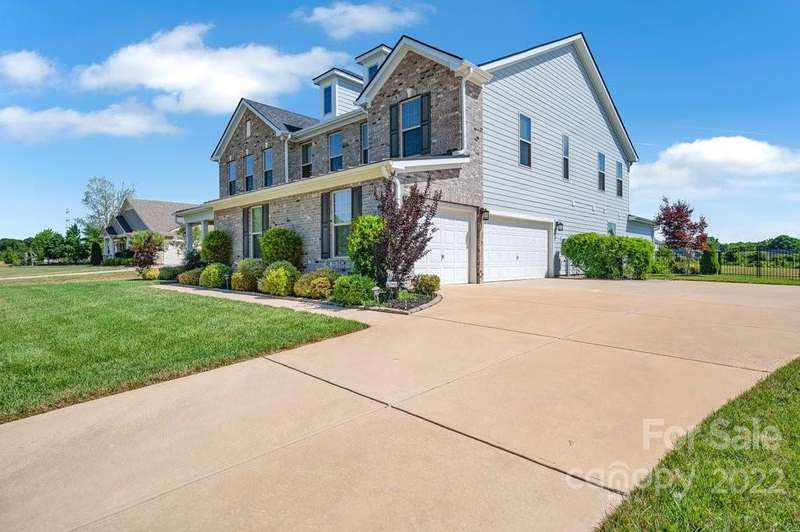 Property image 2 at 305 Candella Drive, Matthews, NC 28104