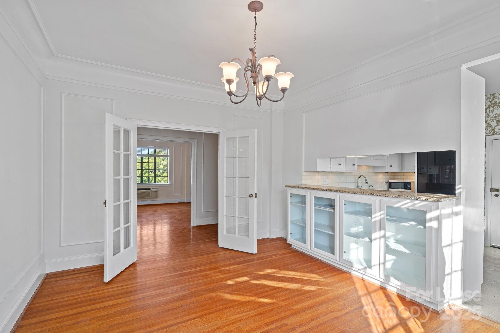 Property image 5 of 301 W 10th Street in The Poplar, Charlotte, NC 28202