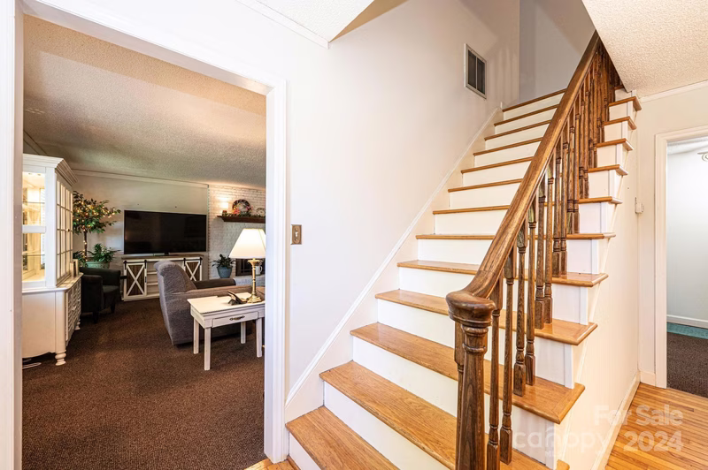 Property image 3 at 4057 Wandering Lane, Hickory, NC 28601