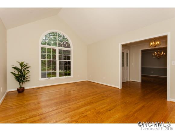 Property image 3 of 71 Oak Gate Drive in Flat Rock Lakes, Hendersonville, NC 28739