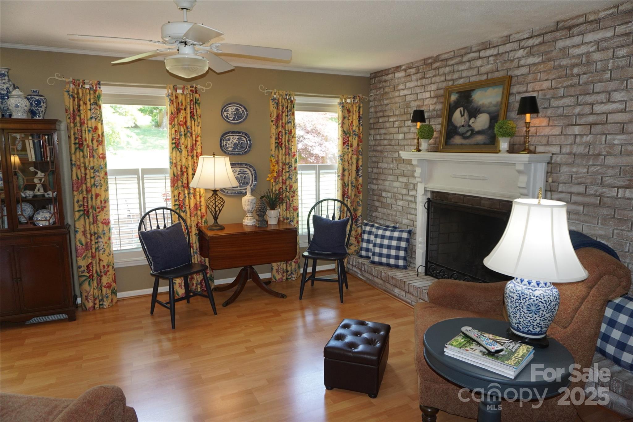 Property image 4 of 1933 Woodridge Drive in Woodridge, Hickory, NC 28602