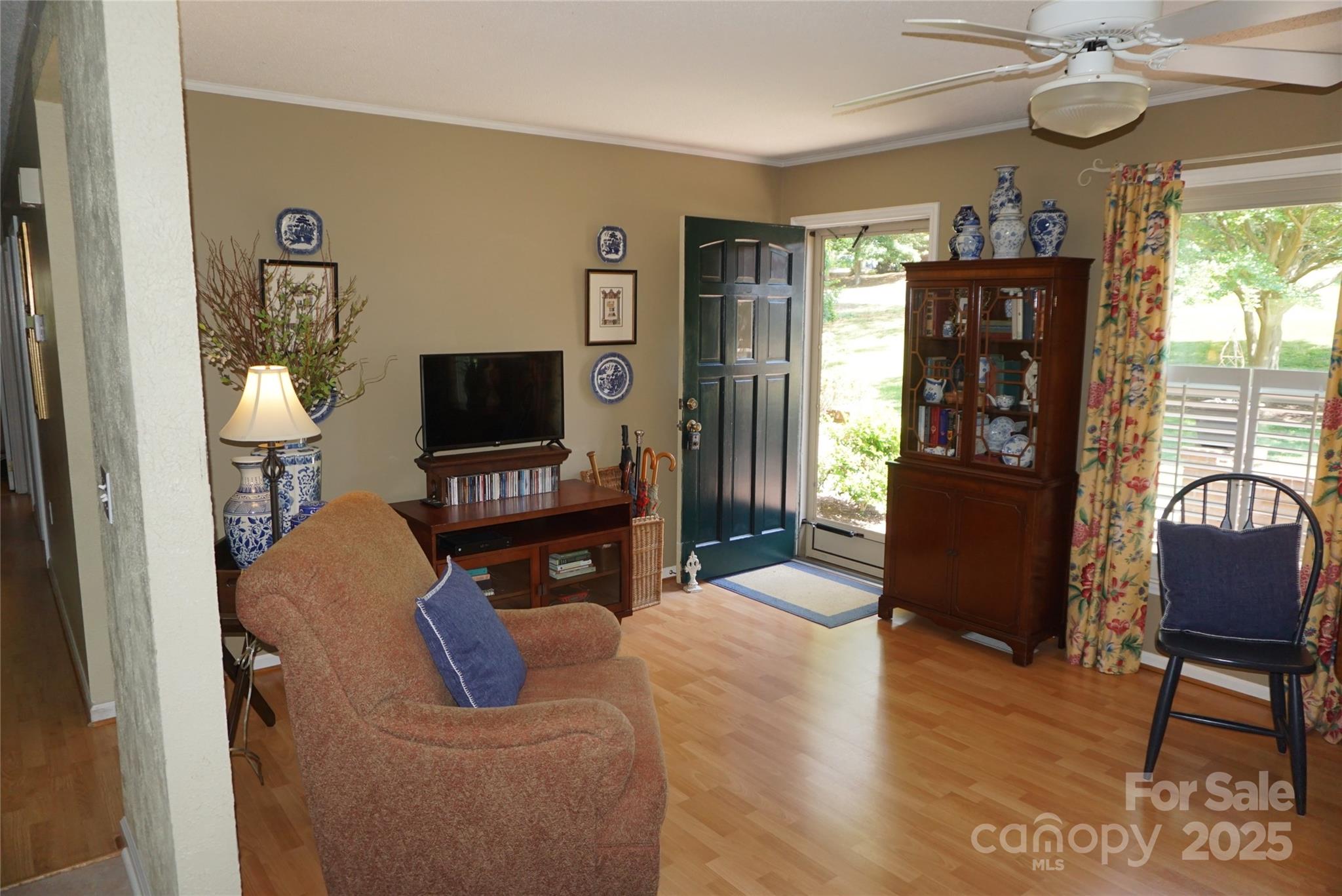 Property image 5 of 1933 Woodridge Drive in Woodridge, Hickory, NC 28602
