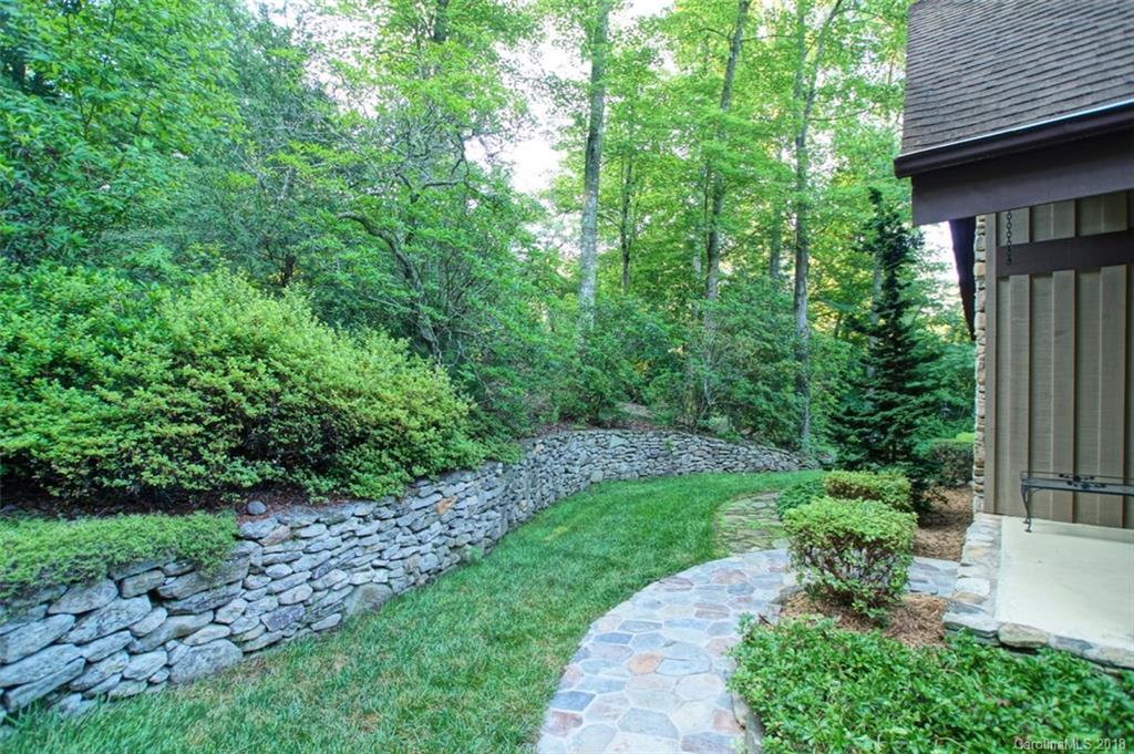 Property image 3 of 128 Larchmont Drive in Tamarac, Hendersonville, NC 28791