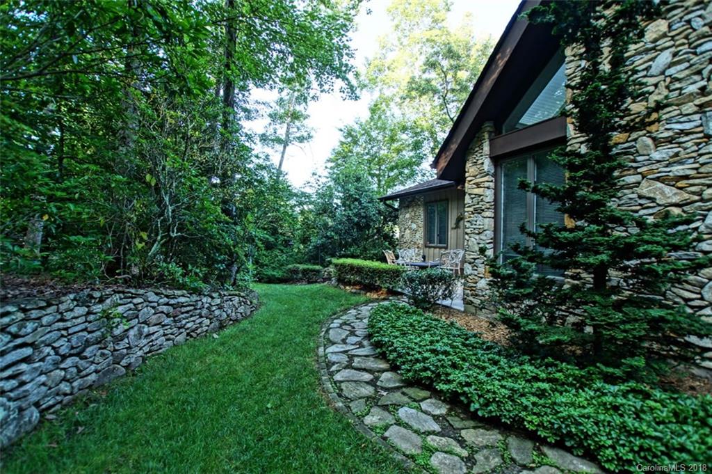 Property image 4 of 128 Larchmont Drive in Tamarac, Hendersonville, NC 28791