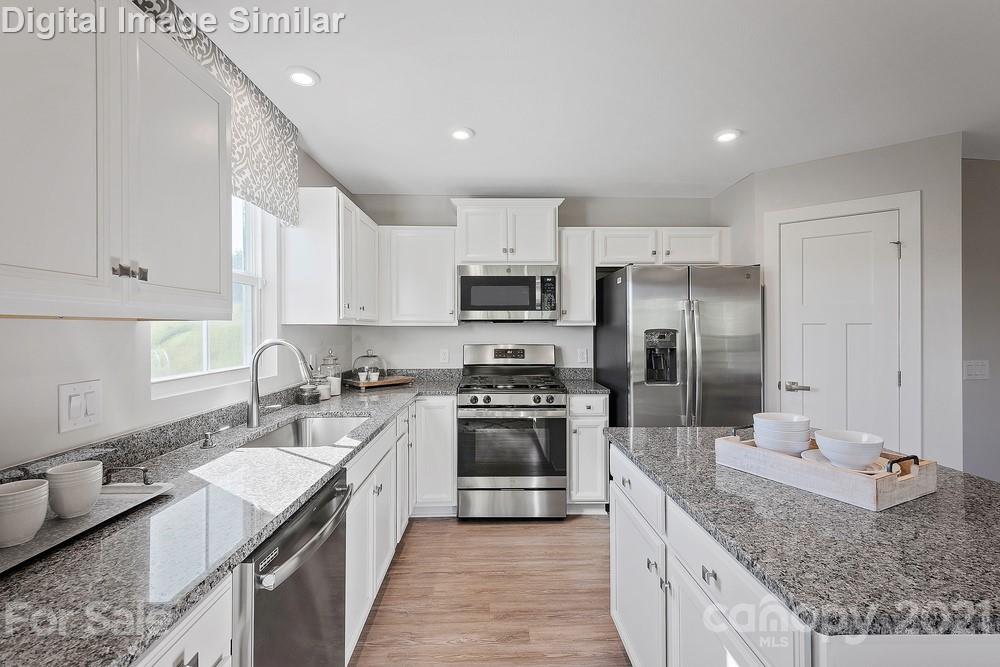 Property image 3 of 5516 Hughesdale Drive in Woodgrove, Charlotte, NC 28215