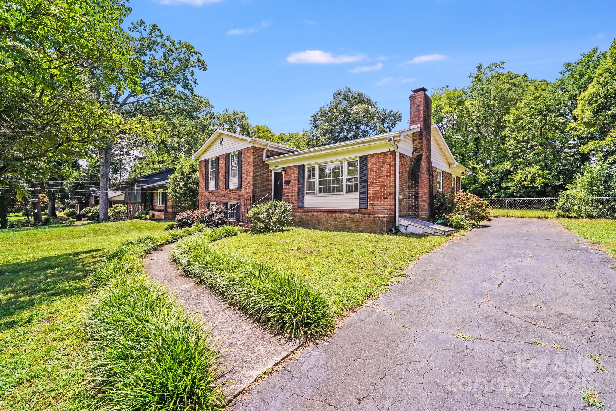 Property image 2 of 5816 Brookhaven Road in Montclaire, Charlotte, NC 28210