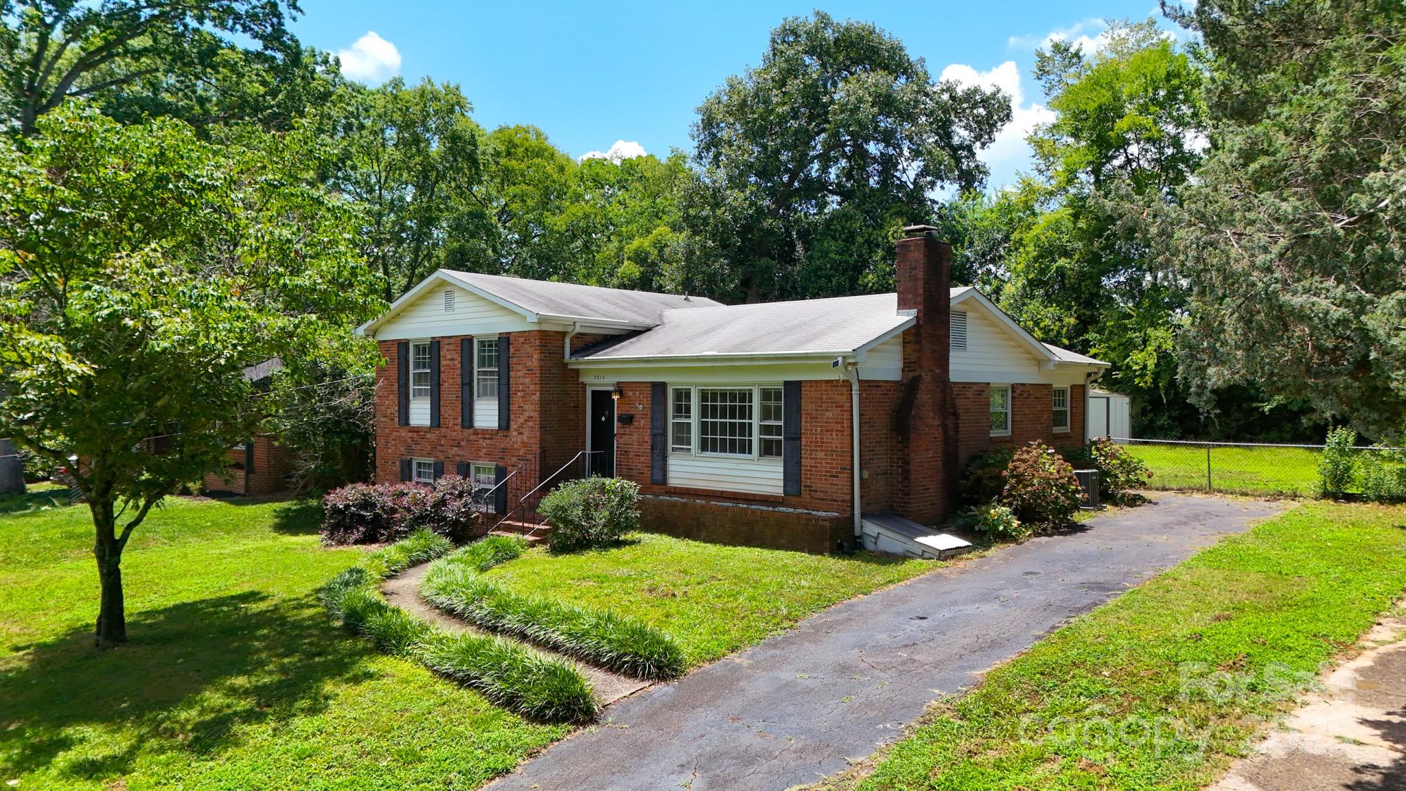 Property image 3 of 5816 Brookhaven Road in Montclaire, Charlotte, NC 28210