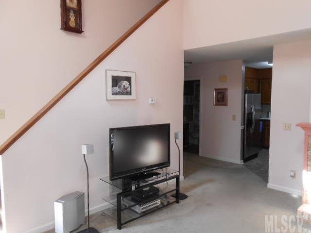 Property image 5 of 108 Royal Oak Court in Oakmont, Lenoir, NC 28645
