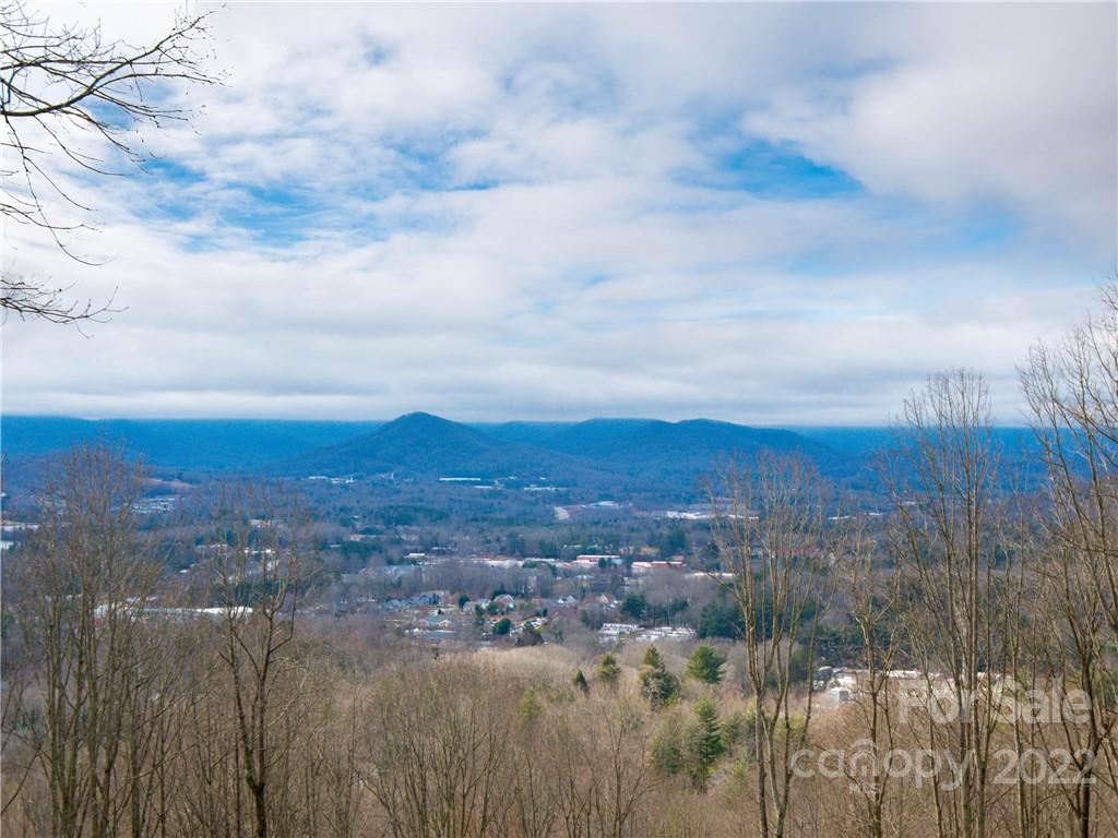 Property image 2 of 27 Breezeway Drive in Sunset Ridge, Asheville, NC 28803
