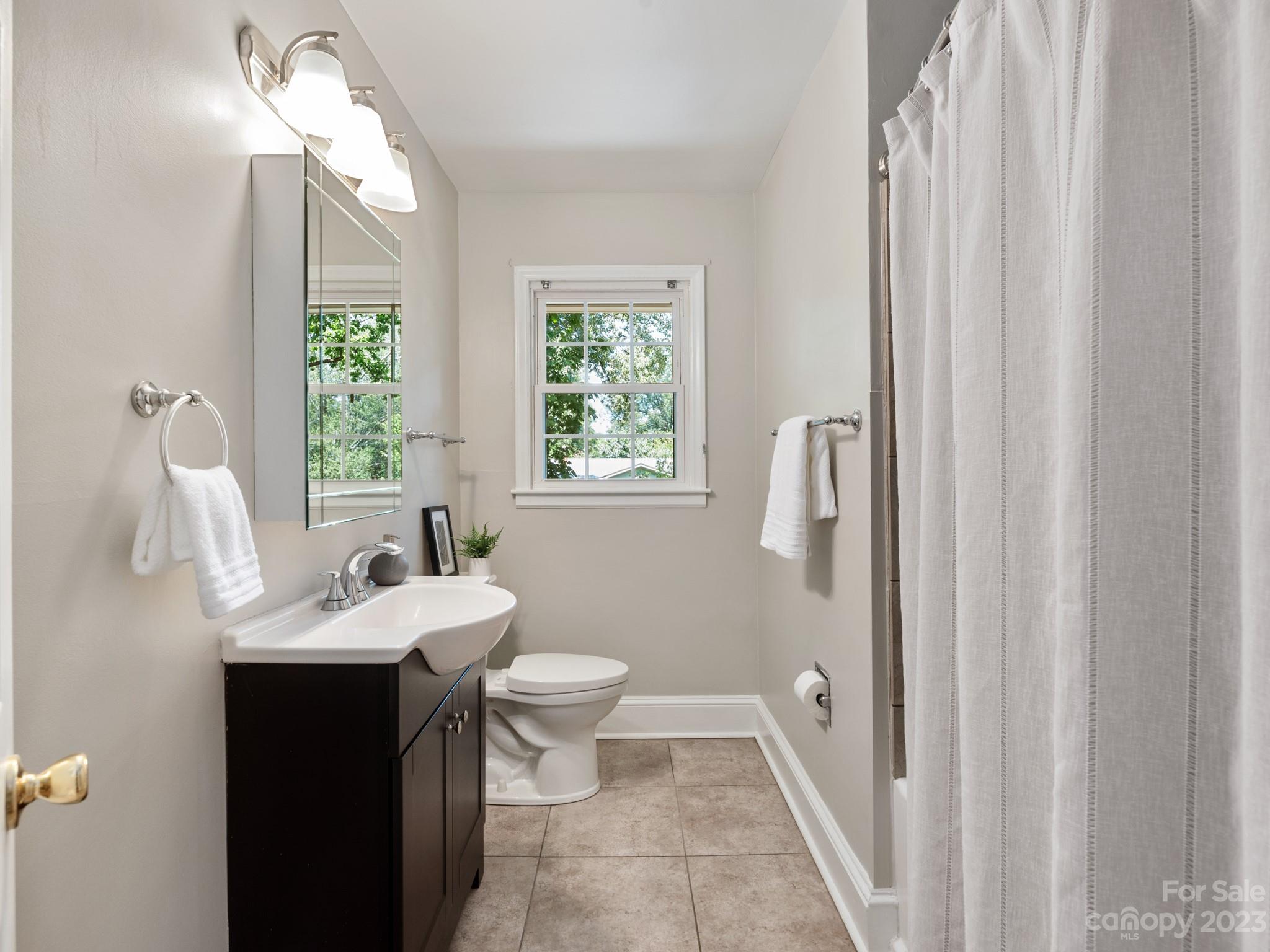 Property image 4 of 2960 Enfield Road in Markham Village, Charlotte, NC 28205