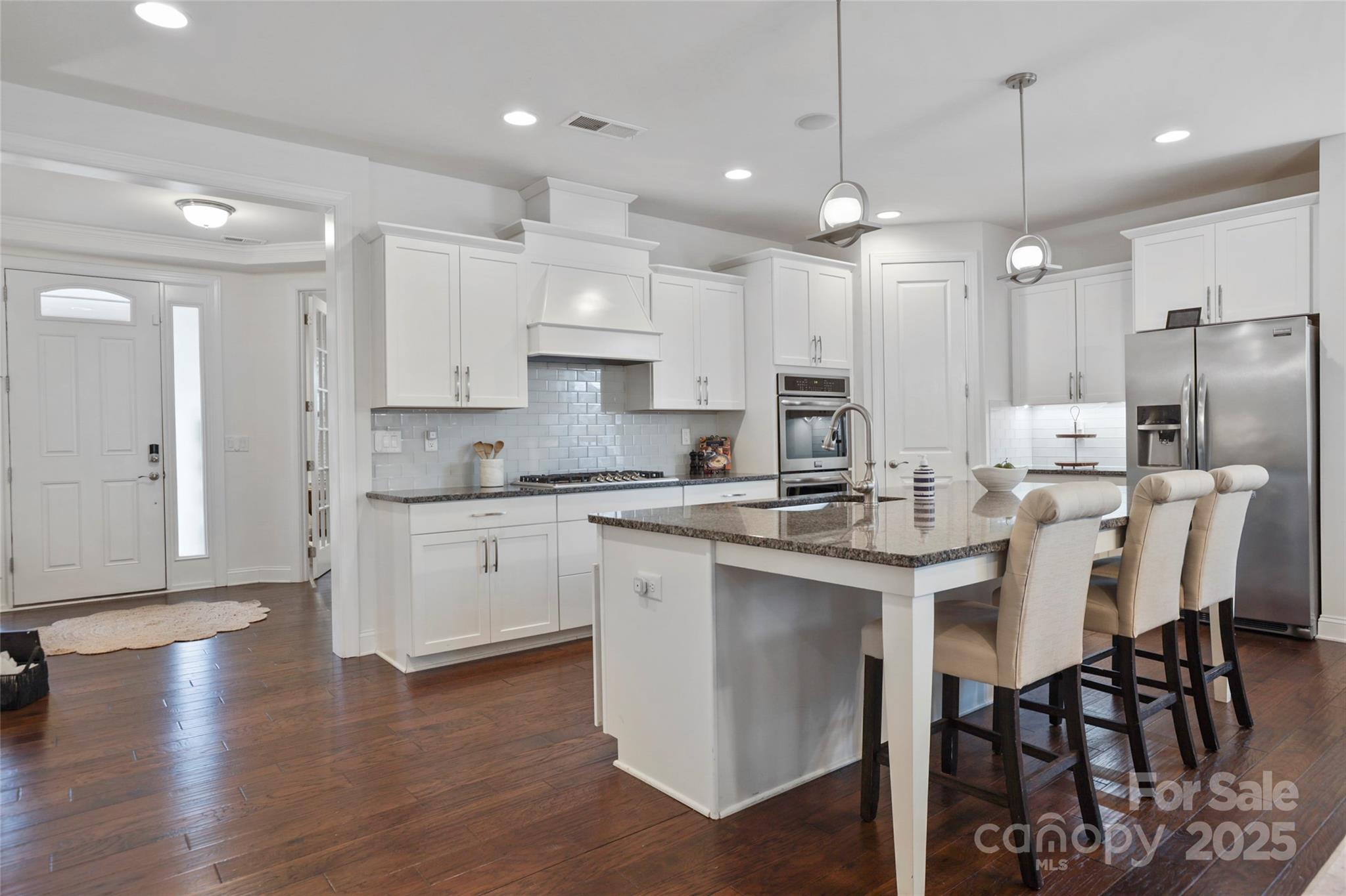 Property image 4 of 15018 Marymont Avenue in Vermillion, Huntersville, NC 28078