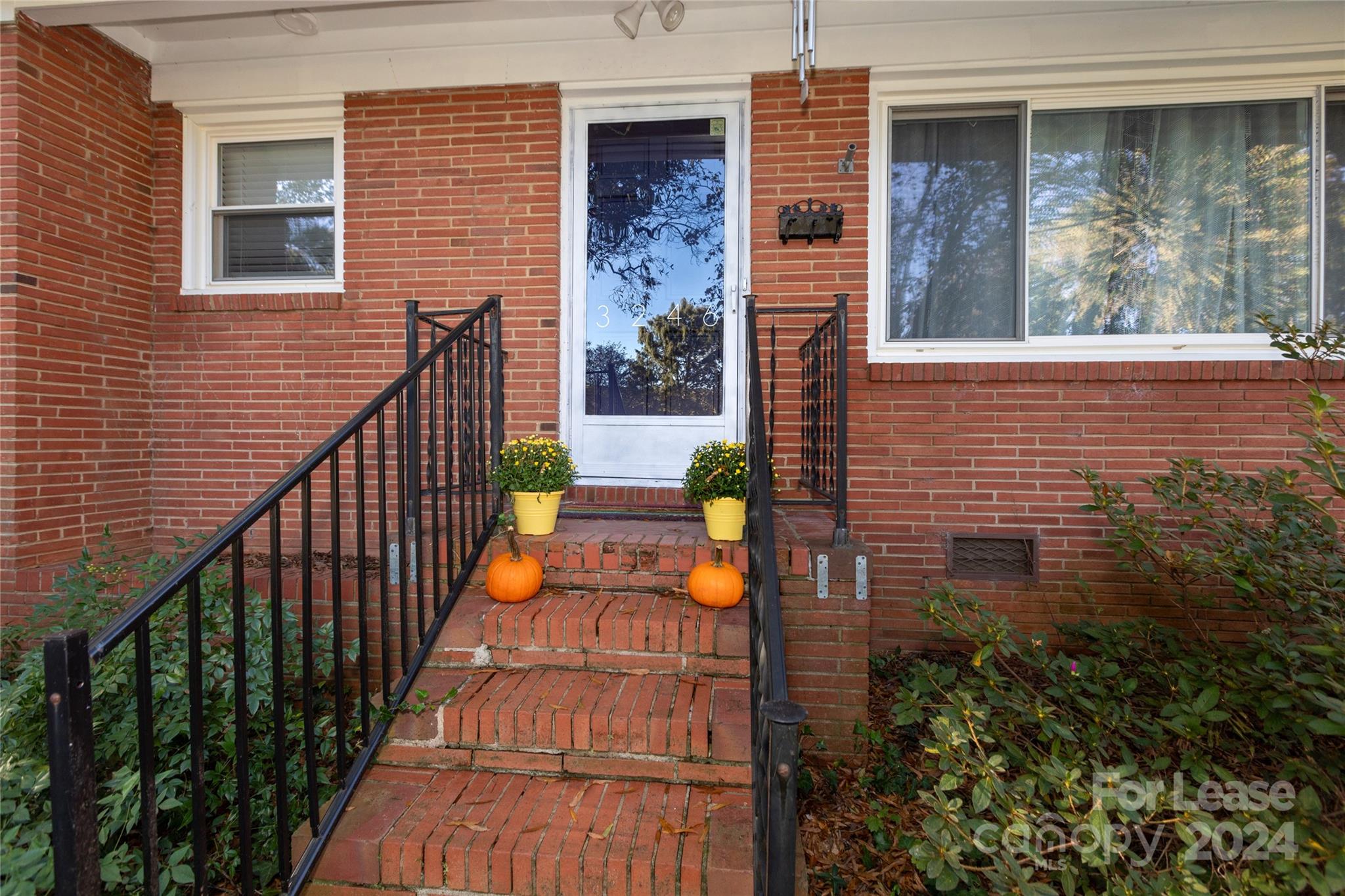 Property image 2 of 3246 Wicklow Place in Markham Village, Charlotte, NC 28205