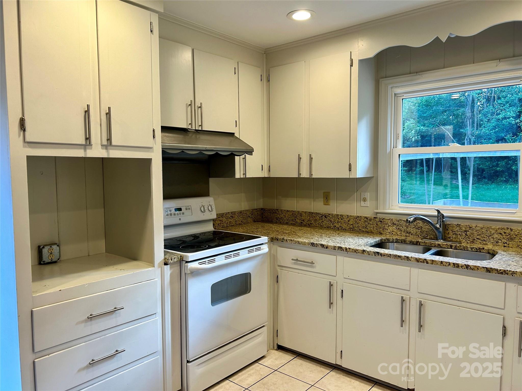 Property image 5 of 5734 Brookhaven Road in Montclaire, Charlotte, NC 28210