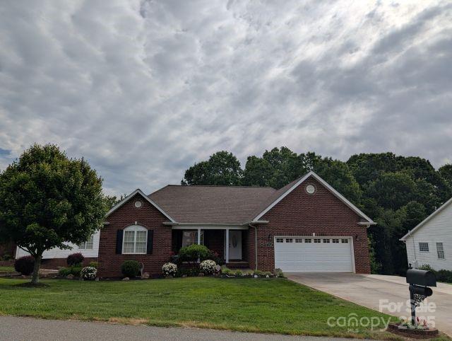 Property image 2 of 1764 Pipers Ridge Circle in Pipers Ridge, Conover, NC 28613