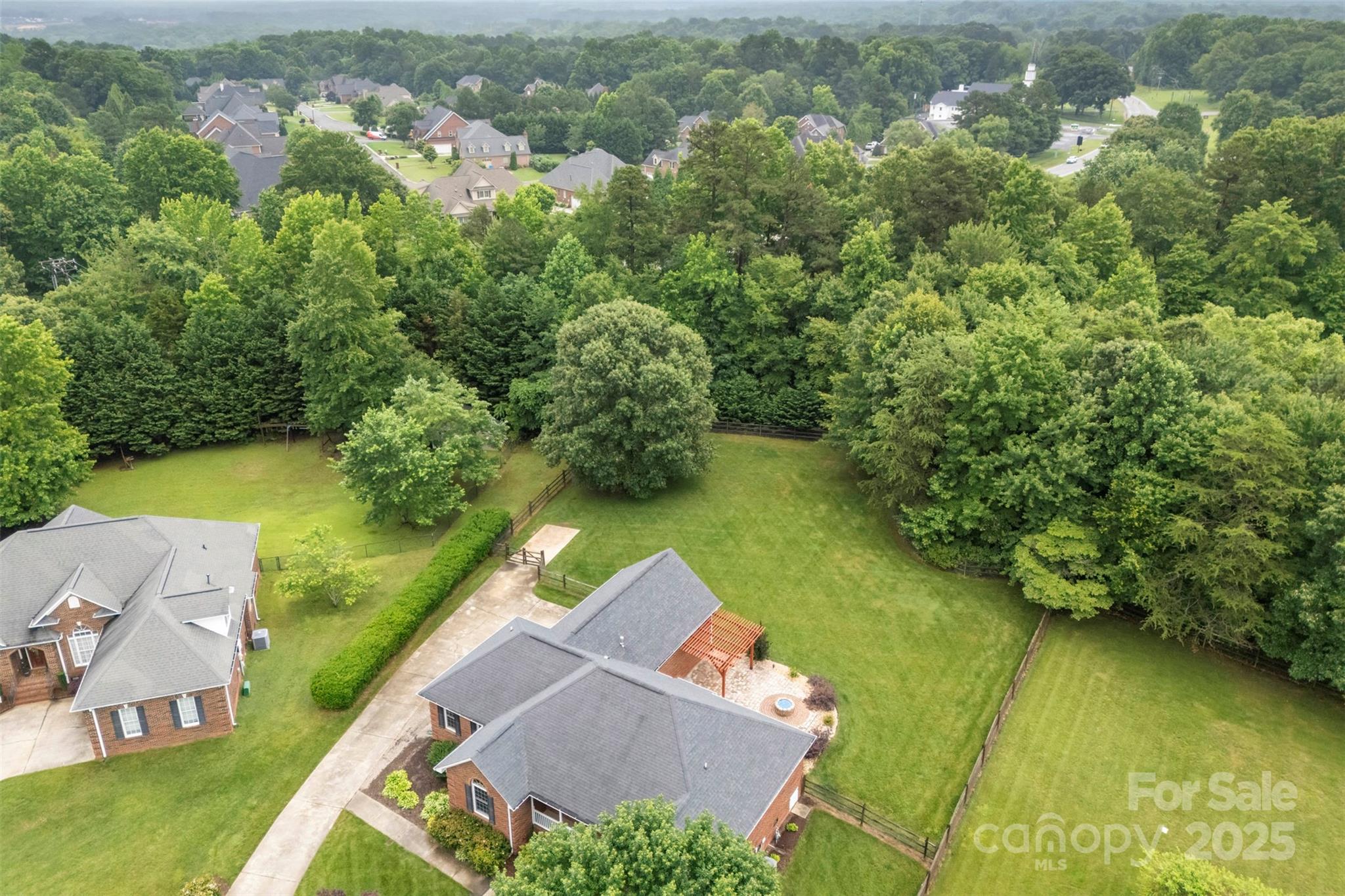 Property image 2 of 5410 Berryview Lane in Cramer Woods, Gastonia, NC 28056