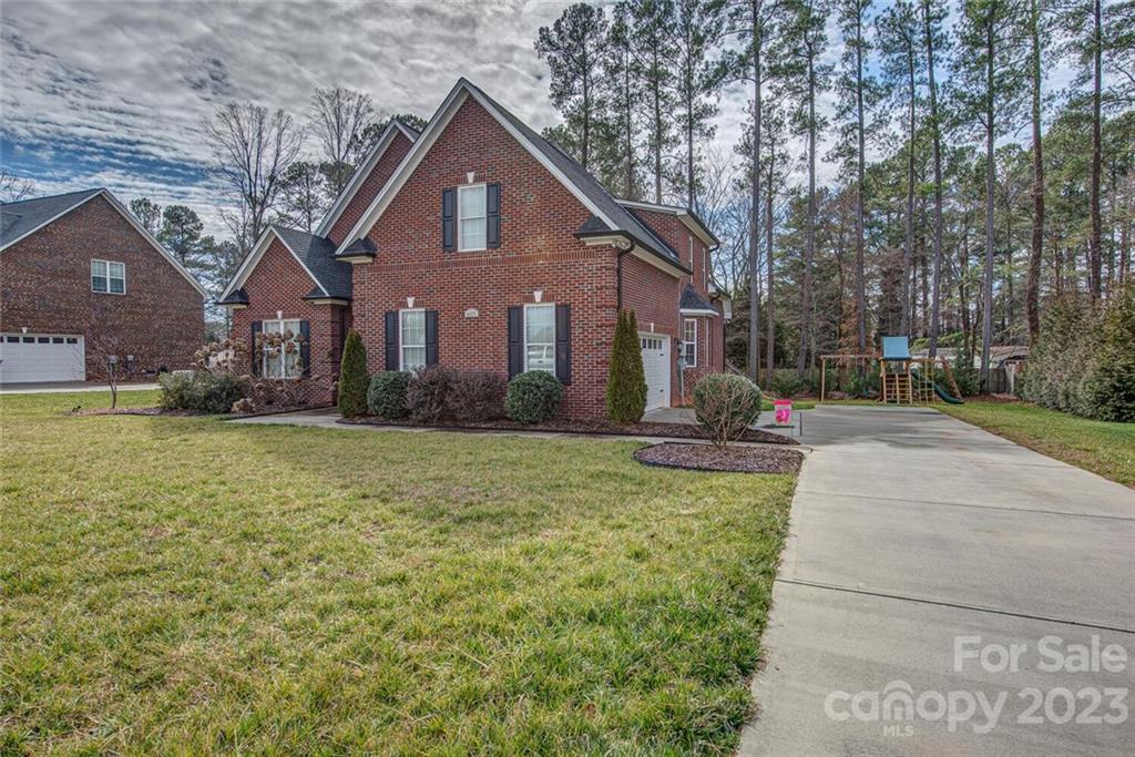Property image 3 of 4627 Mcdade Lane in Cramer Woods, Gastonia, NC 28056