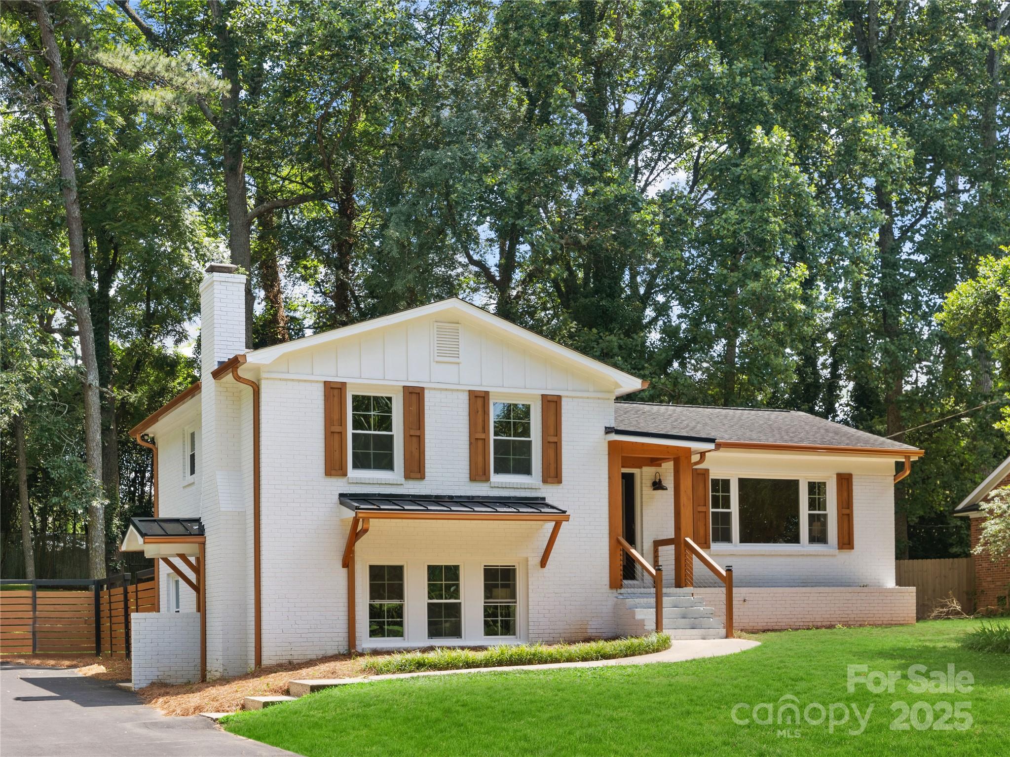 Property image 2 of 2120 Shadyview Drive in Montclaire, Charlotte, NC 28210